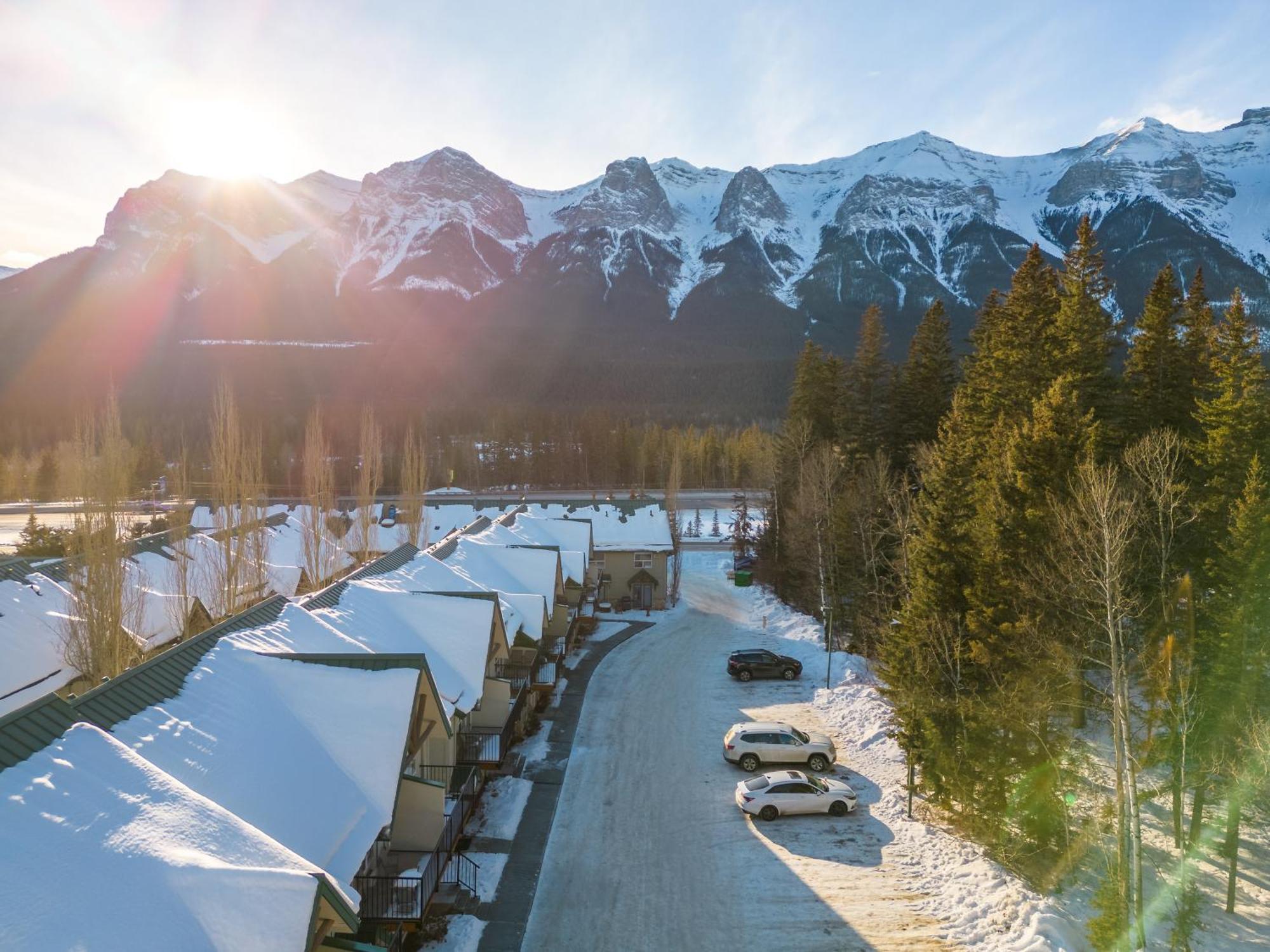 קאנמור Banff Woods Lodge מראה חיצוני תמונה