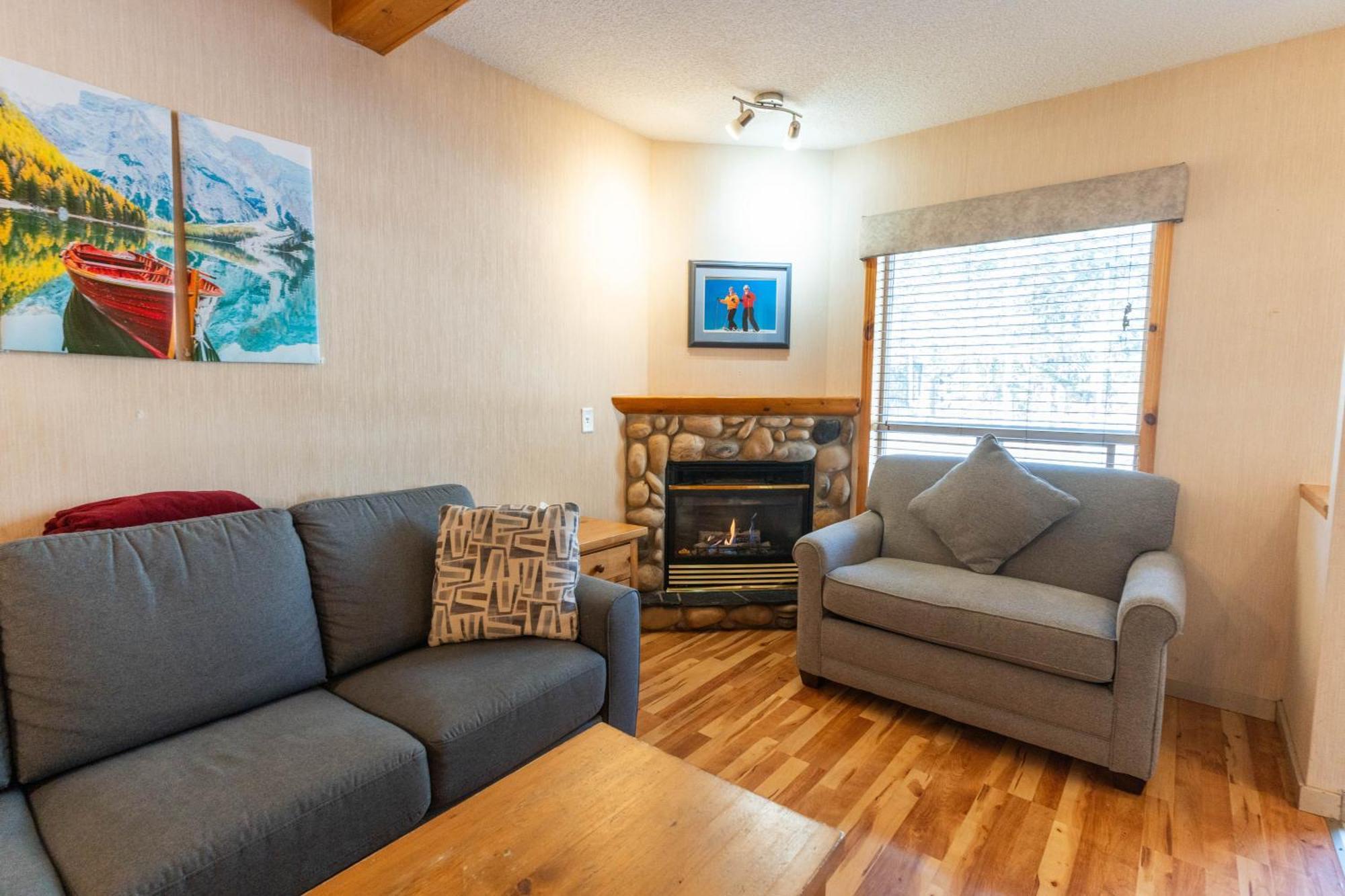 קאנמור Banff Woods Lodge מראה חיצוני תמונה